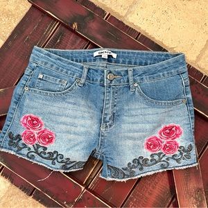 **SOLD** NWOT DKNY (girls) Embroidered Floral Design Jean Shorts girls size 14